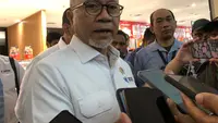 Menteri Perdagangan (Mendag) Zulkifli Hasan&nbsp;saat memantau harga beras ke Transmart Cempaka Putih, Jakarta, Senin (19/2/2024). (Foto: Liputan6.com/Tira S)