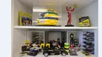 Produk-produk berlisensi yang berbau tentang Ayrton Senna dipajang di Institut Ayrton Senna di Sao Paulo, Brasil. (AFP/Alexandre Schneider)