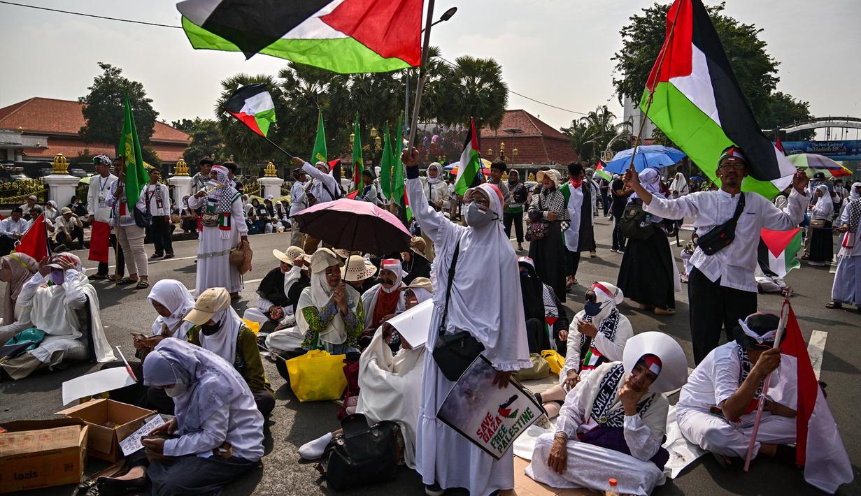 Sebelumnya diketahui, Israel kembali melanjutkan serangan udara sejak 18 Maret menyusul berakhirnya kesepakatan gencatan senjata tahap pertama yang dimulai 19 Januari 2025. (JUNI KRISWANTO/AFP)