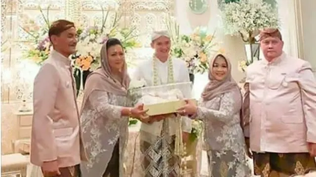 Potret Kedekatan Rezky Aditya Dengan Orang Tua Citra Kirana, Akrab Banget