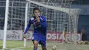 Striker Arema Cronus, Samsul Arif merayakan gol kemenangan yang dicetak olehnya saat menit ke-87 pada laga perempat final Piala Presiden 2015 melawan Bali United di Stadion Kanjuruhan, Malang, Sabtu (19/9/2015). (Bola.com/Vitalis Yogi Trisna)