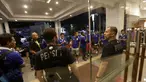 Dejan Antonic saat bersama pemain Persib sebelum berangkat ke stadion melawan Bhayangkara Surabaya United di Stadion Gelora Delta Sidoarjo, Sabtu (11/6/2016). (Bola.com/Nicklas Hanoatubun)