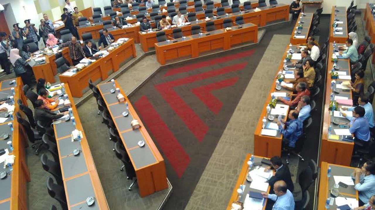 Menteri Keuangan (Menkeu) Sri Mulyani Indrawati menggelar rapat kerja dengan Badan Anggaran (Banggar) DPR tentang Rancangan Anggaran Pendapatan dan Belanja Negara (RAPBN) 2018 dan Rencana Kerja Pemerintah (RKP) 2018. (Liputan6.com/Fiki Ariyanti)