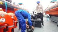 Cari Keberadaan Korban KMP Tunu Pratama Jaya, Dirpolairud Polda Jatim Turunkan Drone Bawa Laut