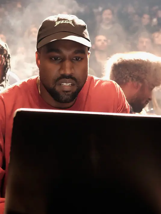 Suami dari Kim Kadarshian, Kanye West selain modis dan fashionista rupanya ia selalu meluangkan waktu untuk sang buah hati. (AFP/Bintang.com)