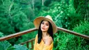 Selain mengenakan topi dalam rangka pemotretan fashion, Aurra juga mengenakan topi saat liburan. Dengan demikian, ia bisa menghalau sinar matahari terik yang menerpa wajahnya. (Liputan6.com/IG/aurrakharishma)