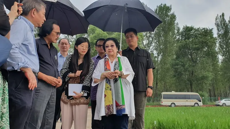 Presiden kelima RI Megawati Soekarnoputri mengunjungi Experimental station of China Agricultural University (CAU) di Beijing, Selasa (9/7/2019).