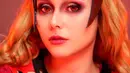 Dengan sorot mata kesedihan, Greta Iren tampil begitu mirip dengan Scarlet Witch. Tidak hanya makeup, ia pun mengenakan wardrobe yang juga dikenakan Elizabeth Olsen sebagai penyihir jahat. (instagram/clarissaputri_)