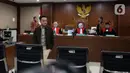 Dalam putusan sela tersebut, Majelis Hakim Pengadilan Negeri Jakarta Pusat menolak eksepsi atau nota keberatan dari empat terdakwa penghasutan kerusuhan Agustus 2025, Delpedro Marhaen dan kawan-kawan. Tampak dalam foto, Delpedro Marhaen saat tiba untuk mengikuti sidang lanjutan dugaan penghasutan kerusuhan pada Agustus 2025 di Pengadilan Negeri Jakarta Pusat, Kamis (8/1/2026). (Liputan6.com/Helmi Fithriansyah)