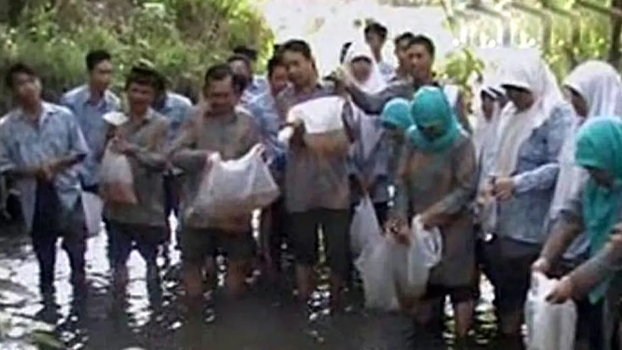 (lip6pagi) Tawuran Kelulusan+Rayakan Kelulusan Tabur Ikan