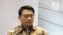Kepala Staf Kepresidenan, Jendral TNI (Purn) Moeldoko memberi sambutan pada acara penggalangan dana untuk Lombok-Sumbawa dan peluncuran buku TGBNomics di Jakarta, Jumat (14/9). (Liputan6.com/Herman Zakharia)