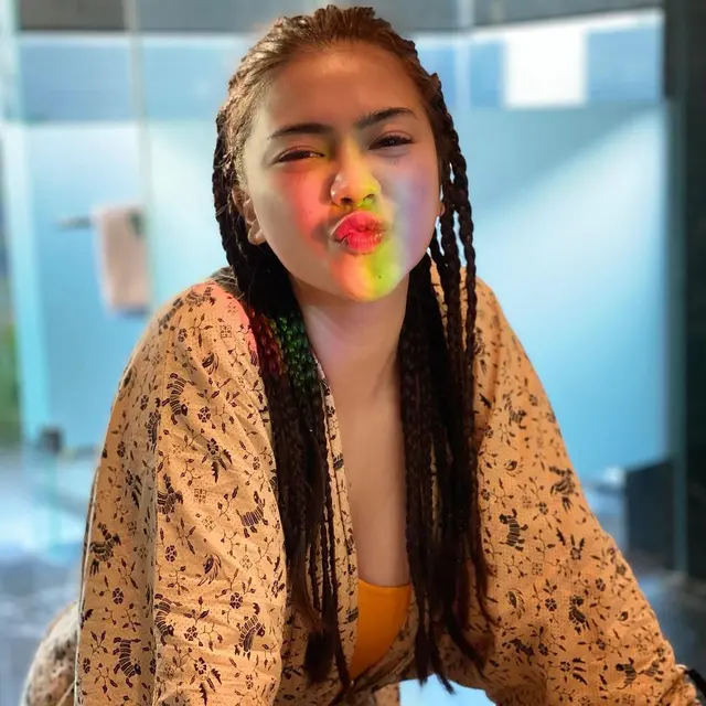 Selalu Identik Panjang, Ini 6 Potret Transformasi Gaya Rambut Felicya Angelista