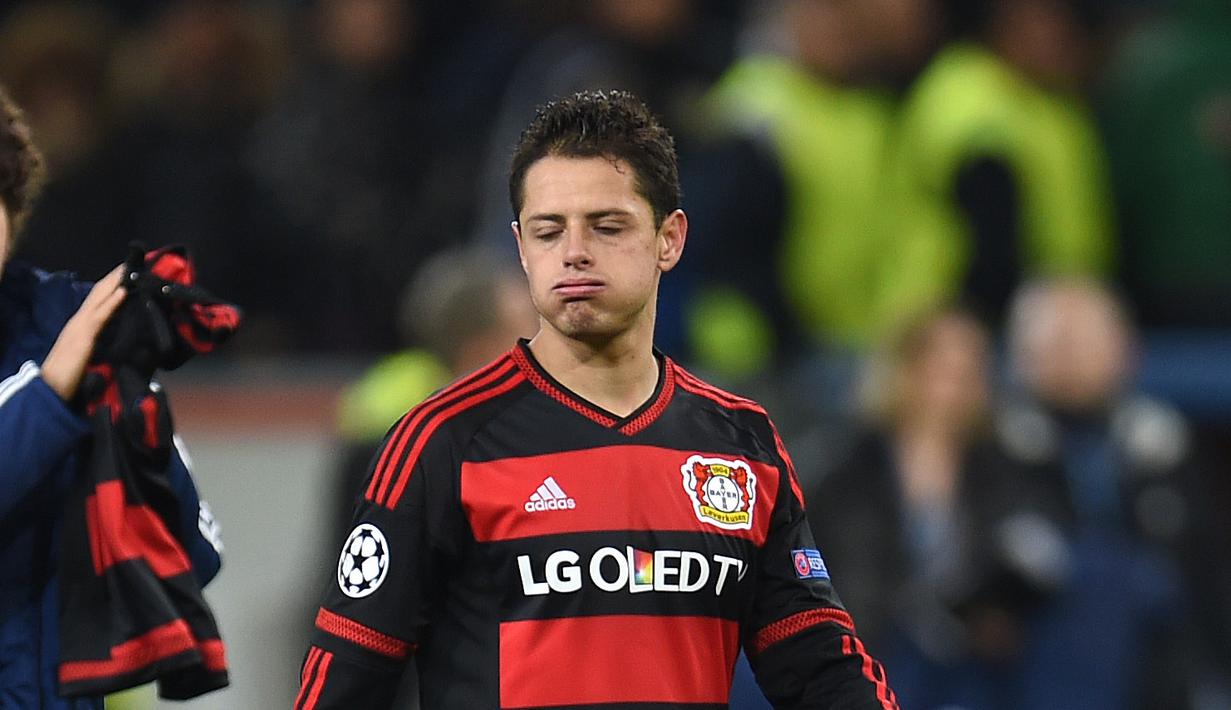 Pemain Bayer Leverkusen, Javier Hernandez menempati urutan ke 8 pencetak gol terbanyak liga Champions hingga leg kedua, Kamis (10/12/2015).  (AFP Photo/Patrik Stollarz)