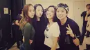 Selain itu, Krystal mengaku jika semua personel f(x) ingin kembali dan menyapa para penggemar setianya. (Foto: Soompi.com)