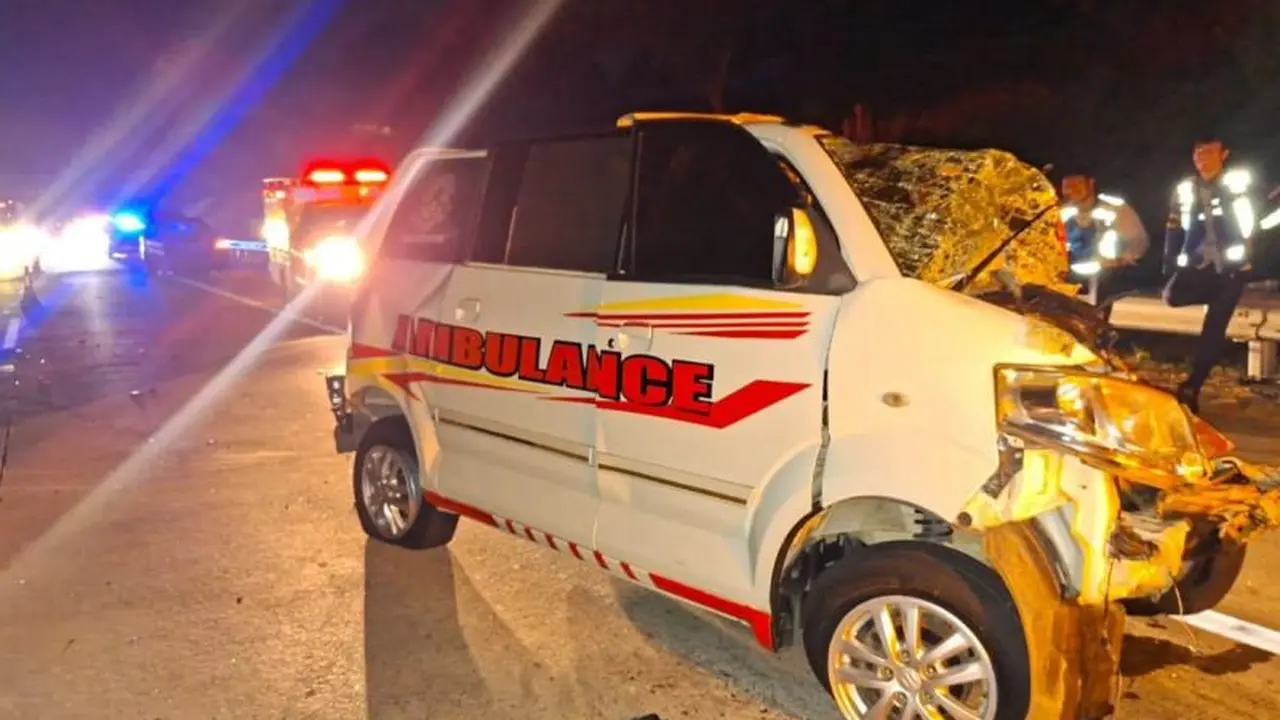 Kecelakaan beruntun di Tol Batang. (Antara)