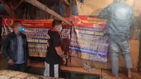 Para penjual daging di Pasar Cikarang, Kabupaten Bekasi, Jawa Barat, melakukan aksi mogok dagang pascalonjakan harga daging dan ayam potong. (Liputan6.com/Bam Sinulingga)