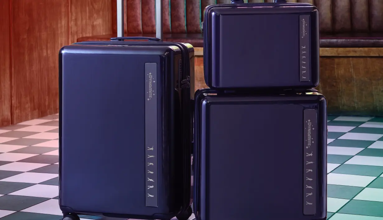 Karena ungu adalah warna simbolik dari BTS, koleksi kolaborasi ini juga menampilkan warna Sheer Violet yang serupa dengan warna tema utama. Foto: Document/Samsonite Red.