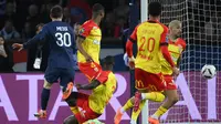 Momen Lionel Messi cetak gol ke gawang Lens di Liga Prancis. PSG menang dengan skor 3-1.(FRANCK FIFE / AFP)