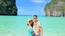 "Perjalanan ulang tahun Kai di pulau Phi phi. Teluk Maya yang indah #thailand #phiphi #mayabay," tulis titi_kamall sebagai caption video singkatnya yang diunggah 5 Desember. [Foto; Instagram/titi_kamall]