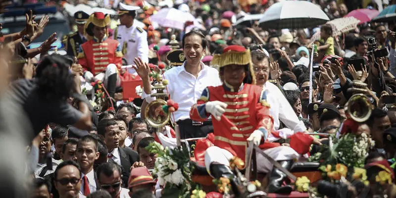 Senyum Bahagia Jokowi-JK di Tengah Lautan Manusia