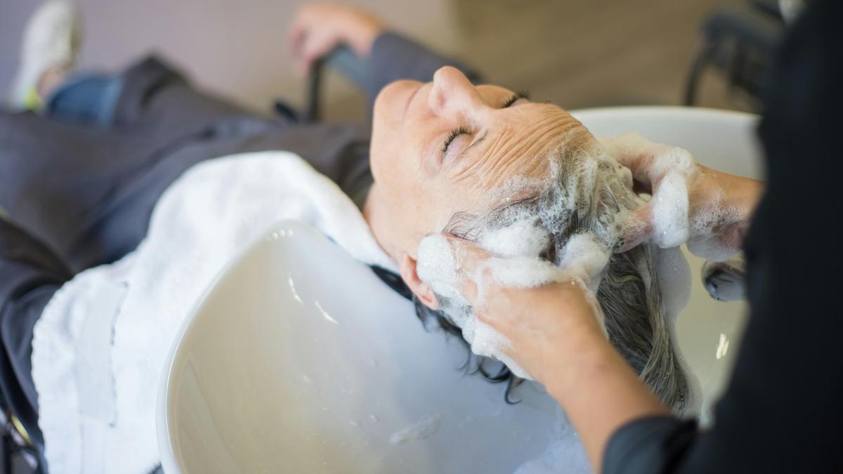 Rambut Tipis? Begini Cara Memilih Sampo yang Tepat Sesuai Kulit Kepala