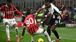 Pertandingan kedua tim berlangsung ketat sejak awal laga. (Isabella BONOTTO/AFP)