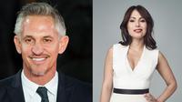Gary Lineker didampingi jurnalis cantik Rusia Maria Komandnaya dalam mengumumkan pembagian grup di Piala Dunia 2018. (fifa.com)