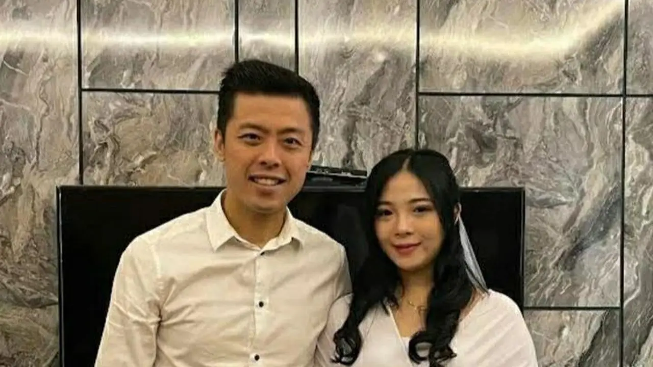 Terpaut Usia 17 Tahun, Ini 6 Momen Pernikahan Kapten Vincent Raditya