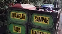 Sebuah peti mati berada di tempat sampah Banjarbaru, menghebohkan warga. (foto:Liputan6.com / Jawapos.com)