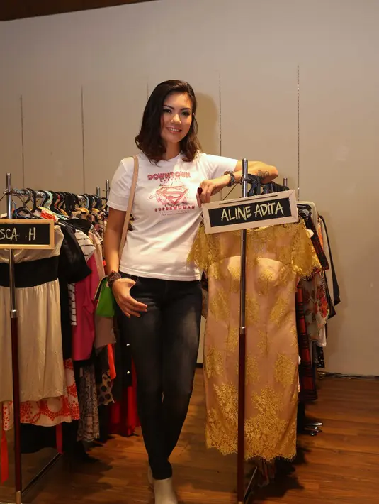 'Aku mulai suka mendaki gunung setahun lalu. Udah empat gunung aku daki, gunung Andong, Batur, Rinjani dan Papandayan,' ujar Aline Adita. (Nurwahyunan/Bintang.com)