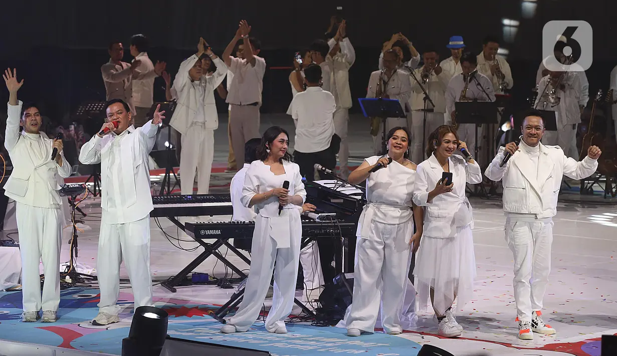 Di panggung konser “2 Tahun Menuju 40”, Kahitna tidak tampil sendiri. (Liputan6.com/Helmi Fithriansyah)