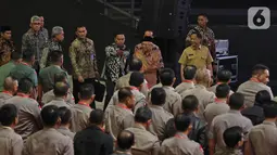 Wapres Ma'ruf Amin saat tiba untuk menutup Rakornas Indonesia Maju antara Pemerintah Pusat dan Forum Koordinasi Pimpinan Daerah di Bogor, Jawa Barat, Rabu (13/11/2019). Kegiatan tersebut untuk mensinergikan program-program pemerintah pusat dengan daerah. (Liputan6.com/Herman Zakharia)