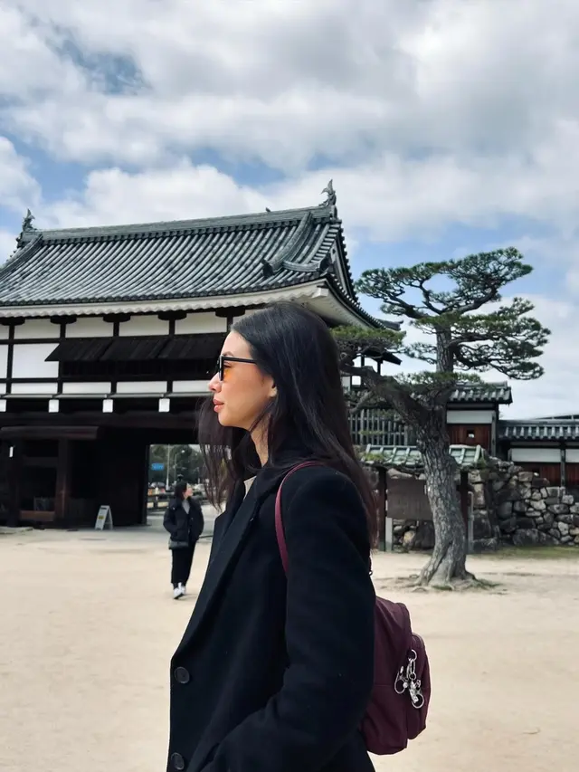 Masih di Jepang, Ini 7 Momen Yuki Kato dan Keluarga Kunjungi Hiroshima Castle