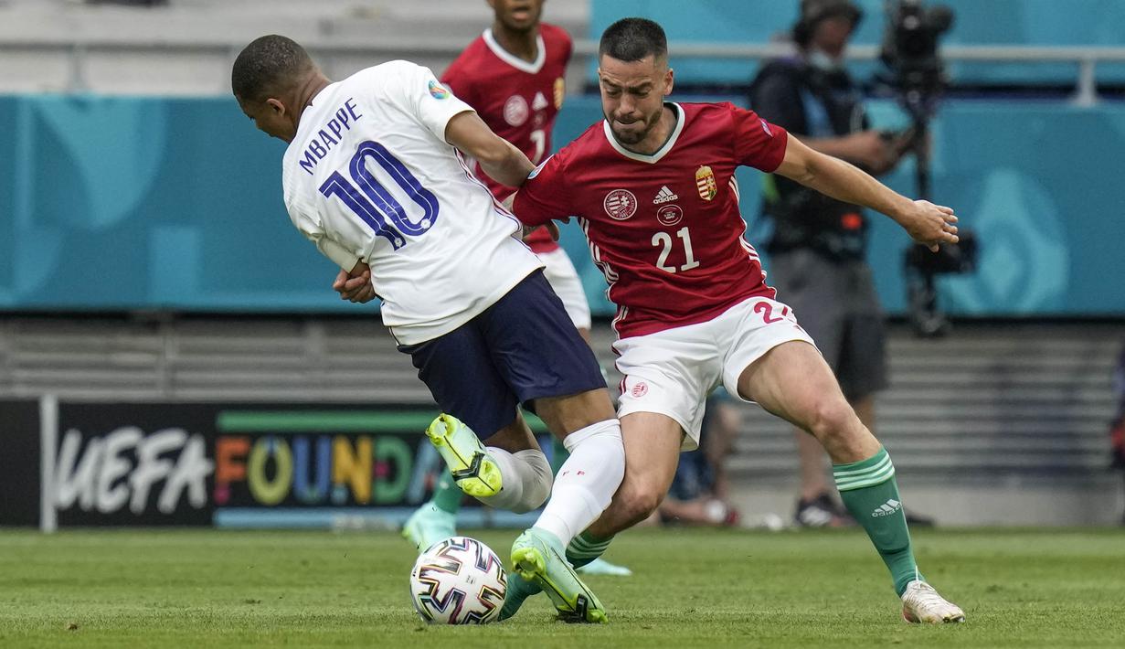 Kylian Mbappe adalah salah satu bintang muda yang menonjol di dunia sepak bola saat ini. Nama Mbappe benar-benar jadi ancaman mematikan bagi lini belakang musuh-musuh PSG selama ini. (Foto: AP/Pool/Darko Bandic)