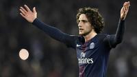 4. Adrien Rabiot (PSG) - Bisa bermain di Liga Inggris menjadi cita-cita gelandang jangkar ini sejak masih kecil. Liverpool menjadi klub impiannya, namun hingga kini dirinya masih bertahan di tanah kelahirannya. (AFP/Christophe Simon)