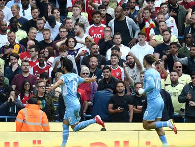 Bermain di kandang sendiri, Manchester City tampil menekan sejak bola digulirkan. Pertandingan baru berjalan tujuh menit, The Citizens mampu unggul lebih dulu berkat gol yang disarangkan Ilkay Gundogan. (Foto: AFP/Oli Scarff)