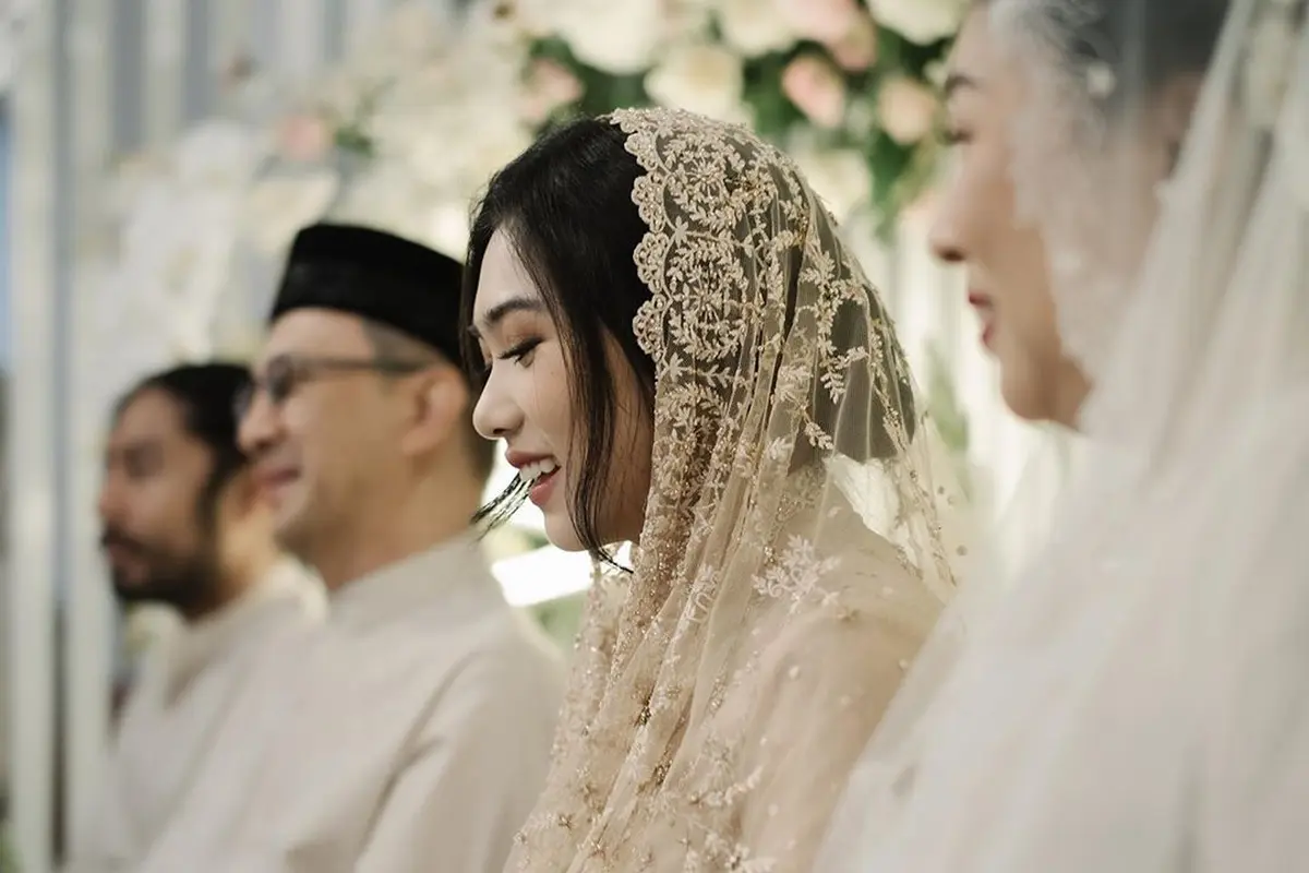 7 Gaya Isyana Sarasvati dalam Pengajian Pernikahan, Tampil Anggun dan Cantik