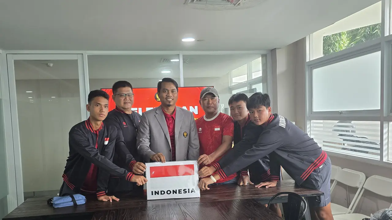 Pelti melepas petenis Indonesia yang akan ikut prakualifikasi Piala Davis Junior 2025 di Malaysia