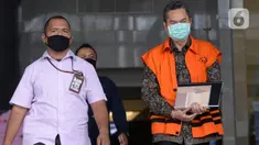 Terdakwa kasus suap proyek Baggage Handling System (BHS) di PT Angkasa Pura Propertindo Andra Y Agussalam usai sidang vonis lewat konferensi video di Gedung KPK, Jakarta, Rabu (8/4/2020). Andra divonis 2 tahun 6 bulan penjara dan denda Rp 100 juta subsider 3 bulan kurungan. (merdeka.com/Dwi Narwoko)