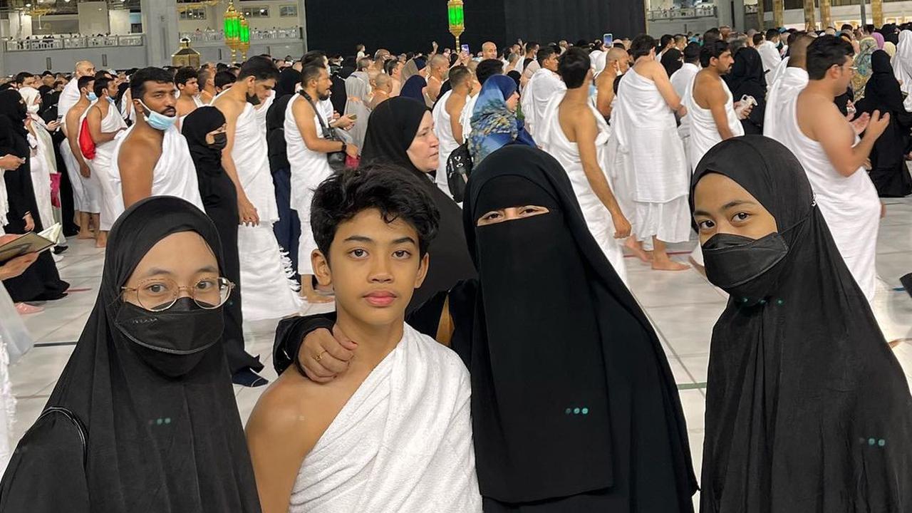 Momen 5 Artis Jalani Ibadah Umrah di Bulan Ramadhan, Penuh Keberkahan