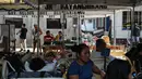Diketahui, dua gempa bumi kuat mengguncang Filipina selatan pada Jumat 10 Oktober 2025. (Jam STA ROSA/AFP)