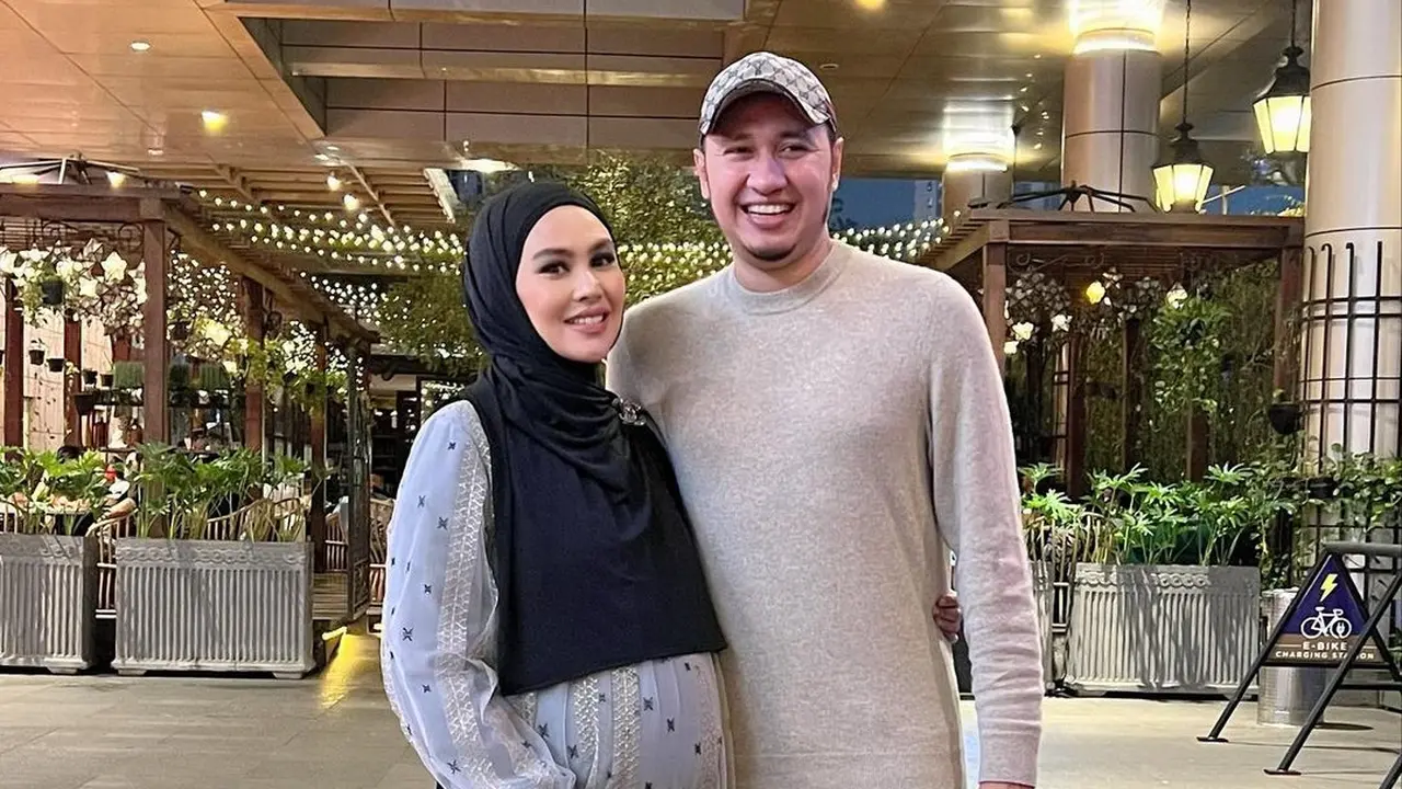 Kartika Putri bersama suami (Instagram/kartikaputriworld)