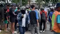 Sebuah video yang beredar memperlihatkan pasutri terjatuh bersimbah darah di pinggir jalan dan dinarasikan sebagai korban jambret di kawasan Setia Budi, Jakarta Selatan. Namun faktanya bukan. (Foto: Istimewa)