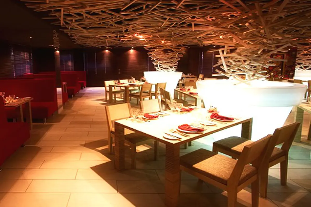 Patut Dikunjungi, 5 Restoran Unik Berinterior Kayu yang Stylish 