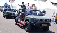 Menteri Pertahanan (Menhan) Sjafrie Sjamsoeddin memberikan 700 kendaraan khusus (ransus) Maung MV3 buatan Pindad kepada TNI dan Polri. (Foto: Puspen TNI)