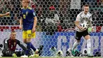 Pemain Jerman Marco Reus membawa bola usai membobol gawang Swedia dalam pertandingan Piala Dunia 2018 di Stadion Fisht, Rusia (23/6). Jerman menang dramatis atas Swedia dengan skor akhir 2-1. (AP/Rebecca Blackwell)
