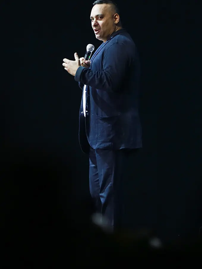 [Bintang] Russell Peters