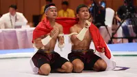 Gema Nur Arifin dan Yazid Hanifam Kurniawan mempersembahkan medali emas SEA Games 2023 dari cabang olahraga (cabor) martial arts kun bokator Men's Duo Group Performance. (Bola.com/Abdul Aziz).