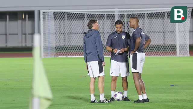 Foto: Jatuh Bangun Emil Audero Mulyadi di Sesi Latihan, Potensi Debut saat Timnas Indonesia vs Bahrain