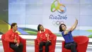 Peraih medali perak angkat besi Olimpiade Rio 2016, Eko Yuli Irawan dan Sri Wahyuni Agustiani, berkunjung ke Emtek Group dan menjadi bintang tamu dalam acara Liputan 6 SCTV di SCTV Tower, Jakarta, Selasa (16/8/2016). (Bola.com/Arief Bagus)